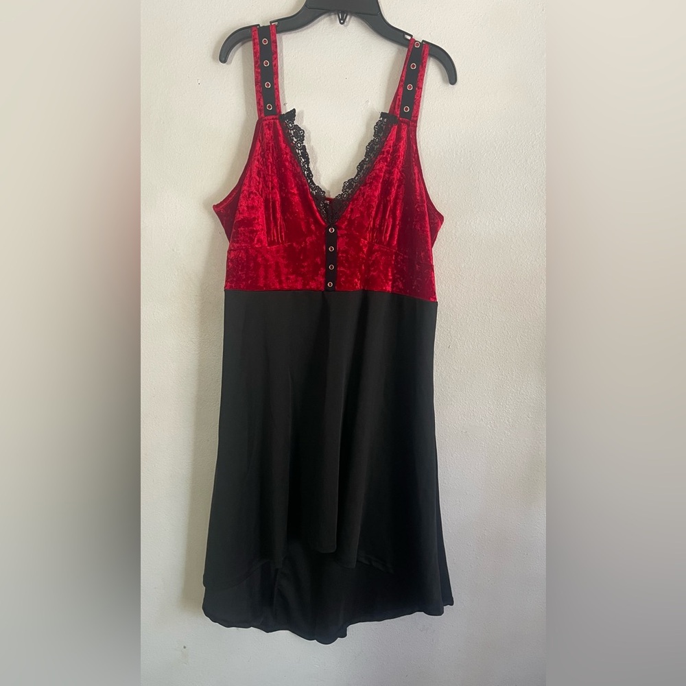 Elegant Red and Black Lace Trim Nightgown